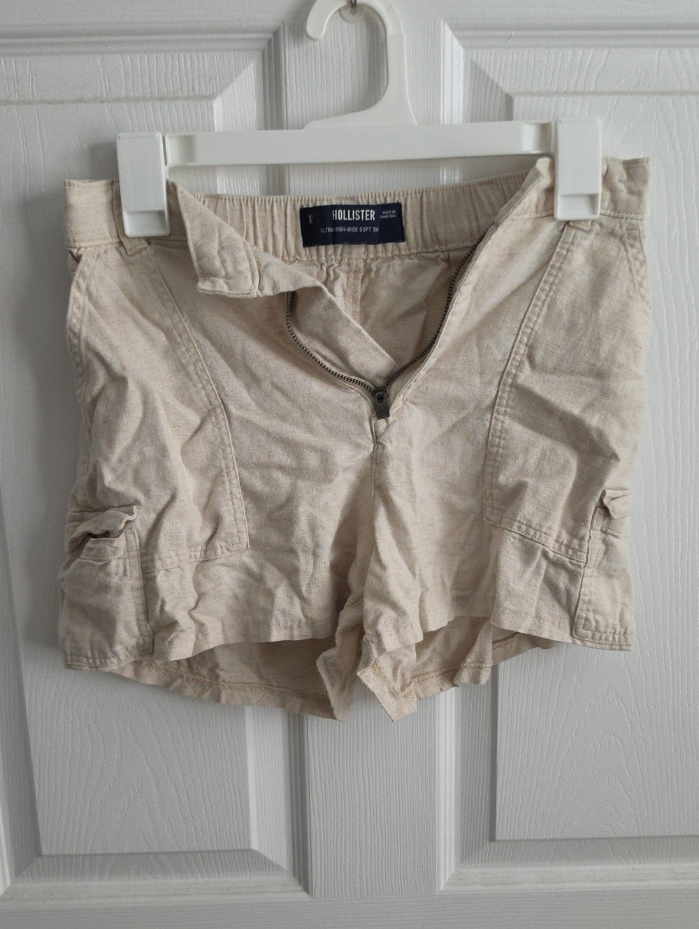 Hollister Light Beige Cargo Shorts